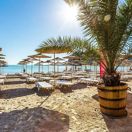 Private A12 In July Morning Seaside شقة